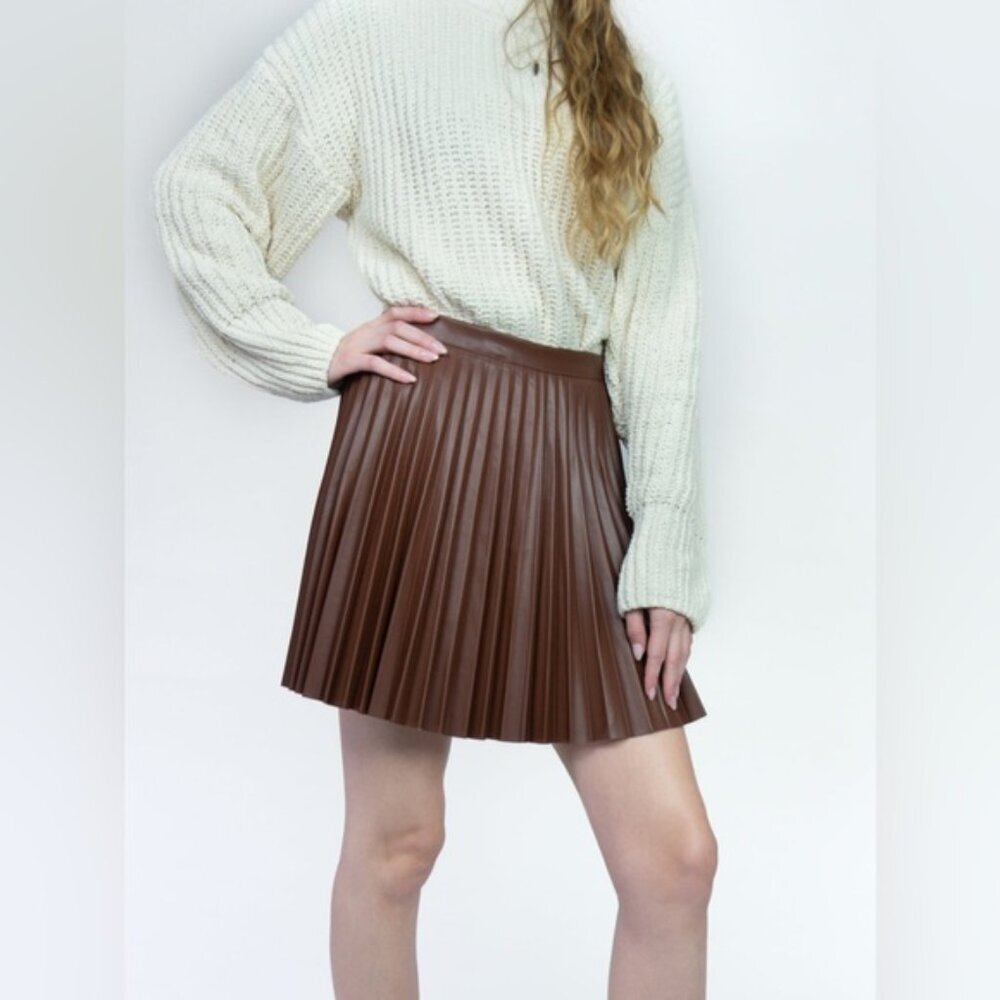 NWT GILLI Brown Faux Leather Pleated SEXY Mini Skirt STYLE JS2020 LARGE - Picture 3 of 13
